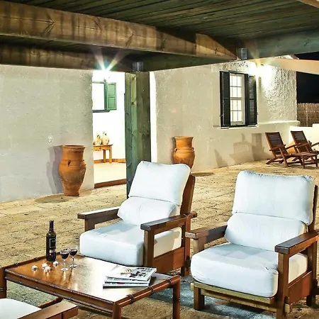 Sleeps 8 Air Con Wifi *
